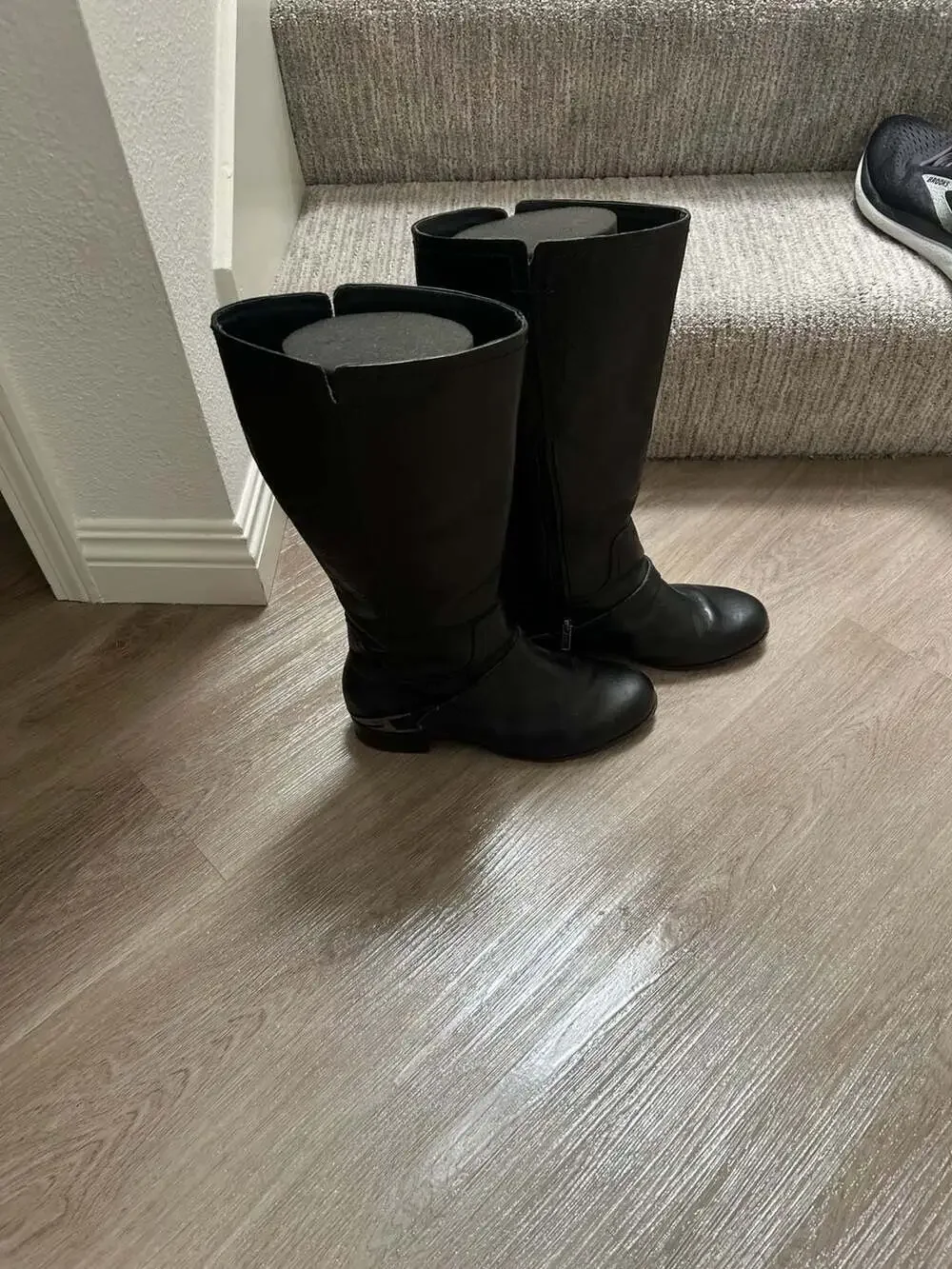 UGG - Picture 2 of 16